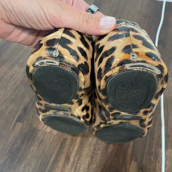 Tory Burch Minnie patent cheetah size 7.5 - Picture 2 of 3